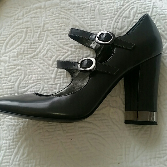 NINE  WEST  Heels - Picture 4 of 5